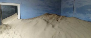 Sanden tränger in i husen